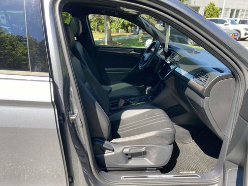 Certified 2023 Volkswagen Tiguan SE R-Line AWD/4WD image 23