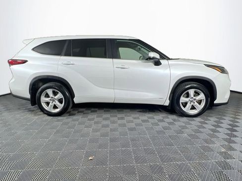 Used 2023 Toyota Highlander LE AWD/4WD image 7