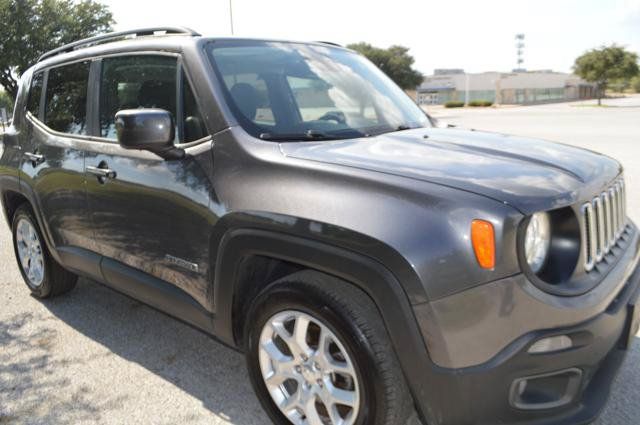 Used 2017 Jeep Renegade Latitude FWD image 2