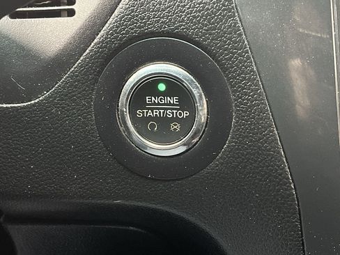 Used 2016 Ford Explorer XLT image 20