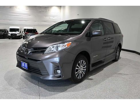 Used 2020 Toyota Sienna XLE FWD image 10