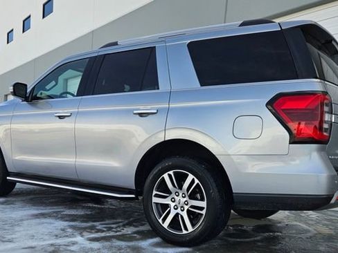 Used 2023 Ford Expedition Limited image 3