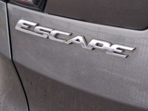 Used 2017 Ford Escape SE image 12