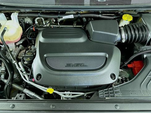 Used 2025 Chrysler Pacifica Select FWD image 39