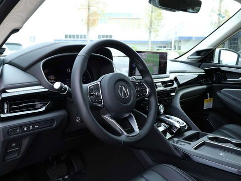Used 2026 Acura MDX w/ Technology Package FWD image 2