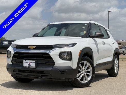 Used 2023 Chevrolet TrailBlazer LS FWD image 2