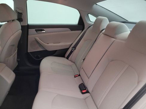 Used 2019 Hyundai Sonata SE w/ Winter Weather Package image 18