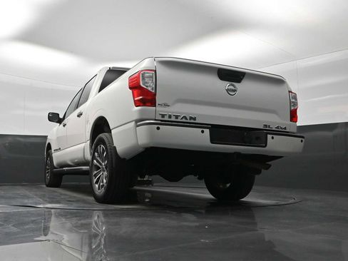 Used 2019 Nissan Titan SL image 28