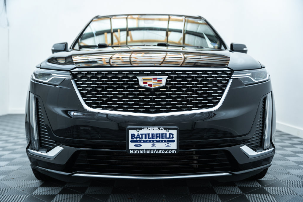Used 2024 Cadillac XT6 Premium Luxury w/ Technology Package AWD/4WD image 2