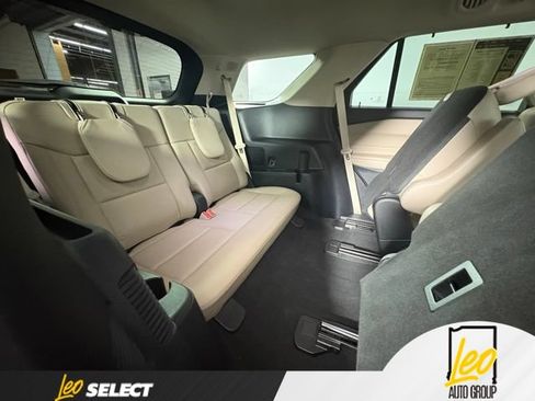 Used 2022 Ford Explorer Limited w/ Equipment Group 301A AWD/4WD image 15
