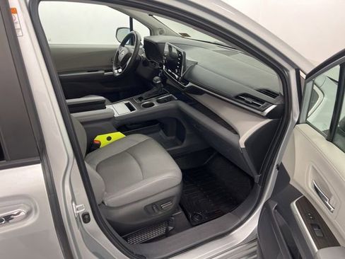 Certified 2023 Toyota Sienna Limited AWD/4WD image 20