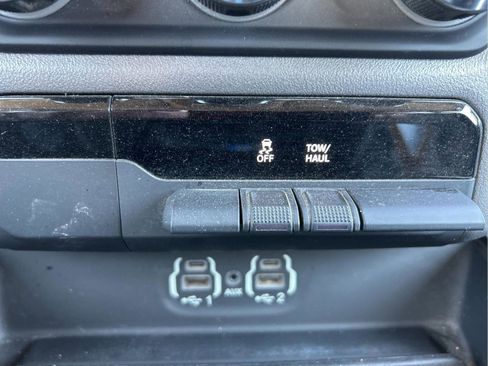 Used 2021 RAM 1500 HFE RWD image 32