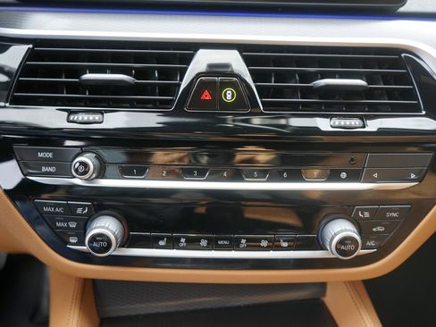 Used 2023 BMW 540i w/ M Sport Package image 23