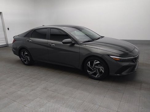 Used 2025 Hyundai Elantra Sport image 11