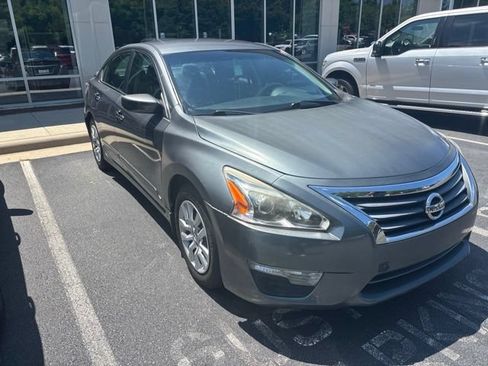 Used 2015 Nissan Altima 2.5 S w/ Power Driver Seat Package FWD image 4