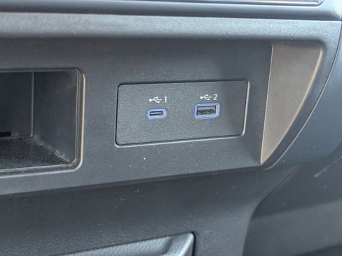 Used 2024 Nissan Titan SV image 30