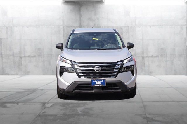 Used 2024 Nissan Rogue S FWD image 4