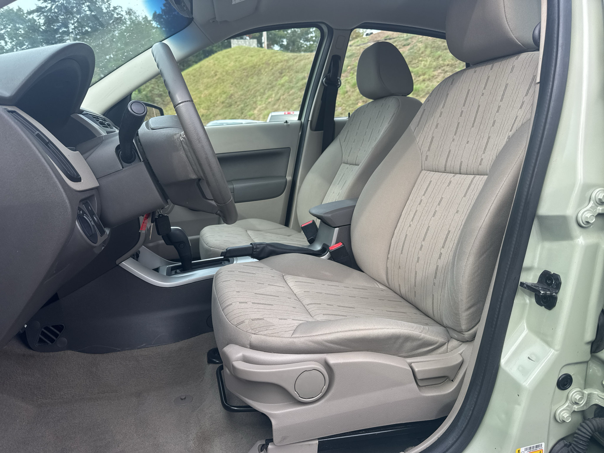 Used 2011 Ford Focus SE w/ 201A Rapid Spec Order Code FWD image 9