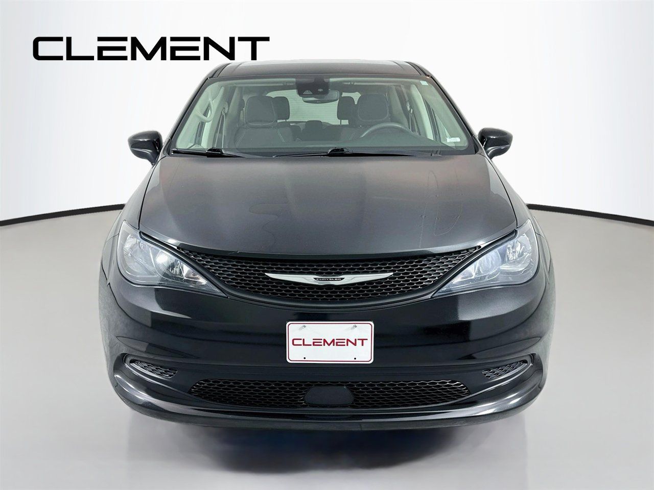 Used 2023 Chrysler Voyager LX FWD image 3