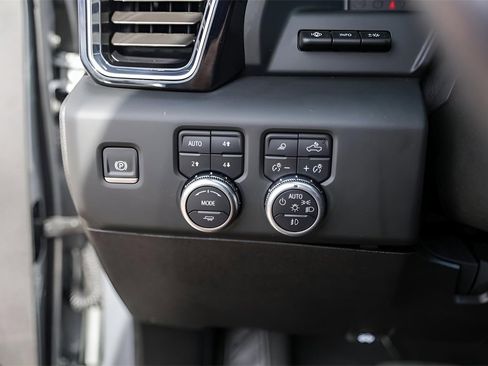 Used 2024 GMC Sierra 2500 Denali Ultimate image 18