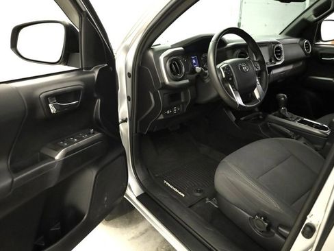 Used 2019 Toyota Tacoma TRD Sport image 8