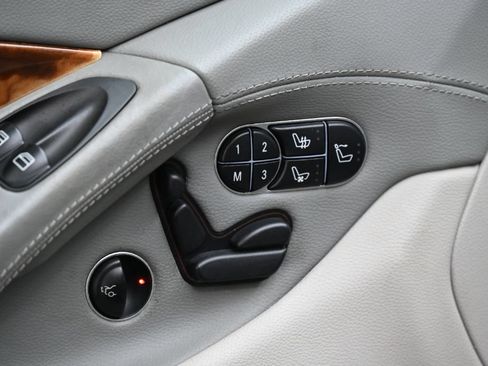 Used 2009 Mercedes-Benz SL 550 w/ Premium I Pkg image 16