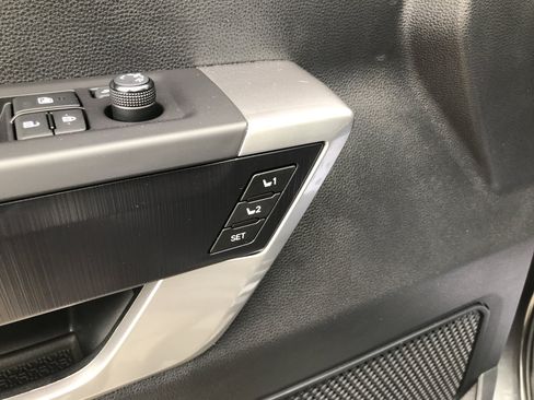 Used 2023 Toyota Tundra Platinum AWD/4WD image 16