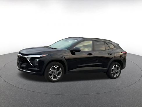 Used 2025 Chevrolet Trax LT image 8