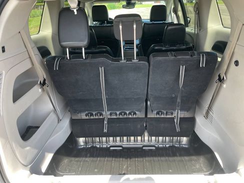 Used 2023 Chrysler Pacifica Touring-L FWD image 14