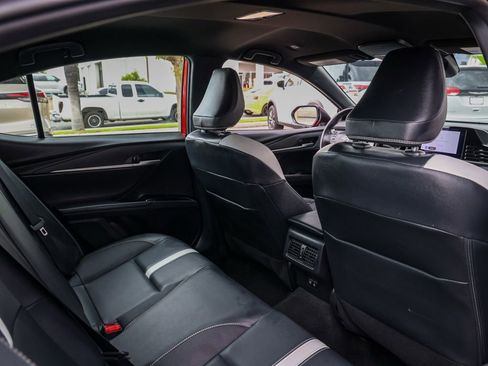Used 2025 Toyota Camry SE FWD image 16