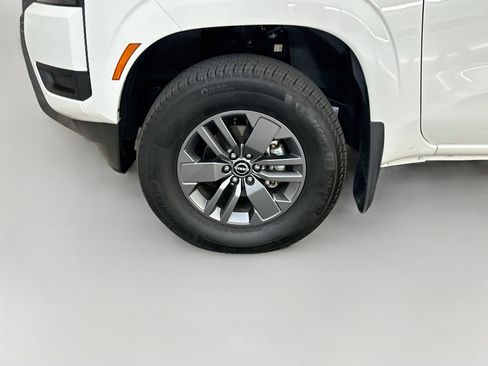 Used 2026 Nissan Frontier SV AWD/4WD image 11