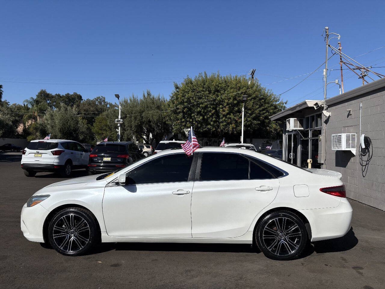 Used 2016 Toyota Camry SE FWD image 5