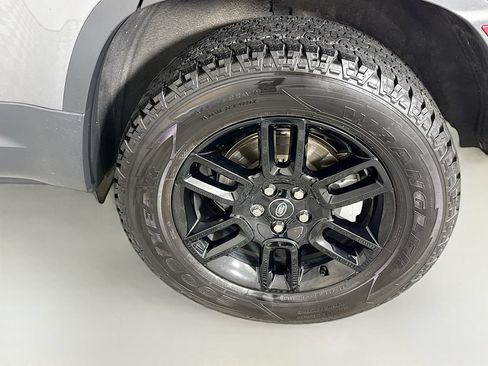 Certified 2024 Land Rover Defender 110 S AWD/4WD image 25