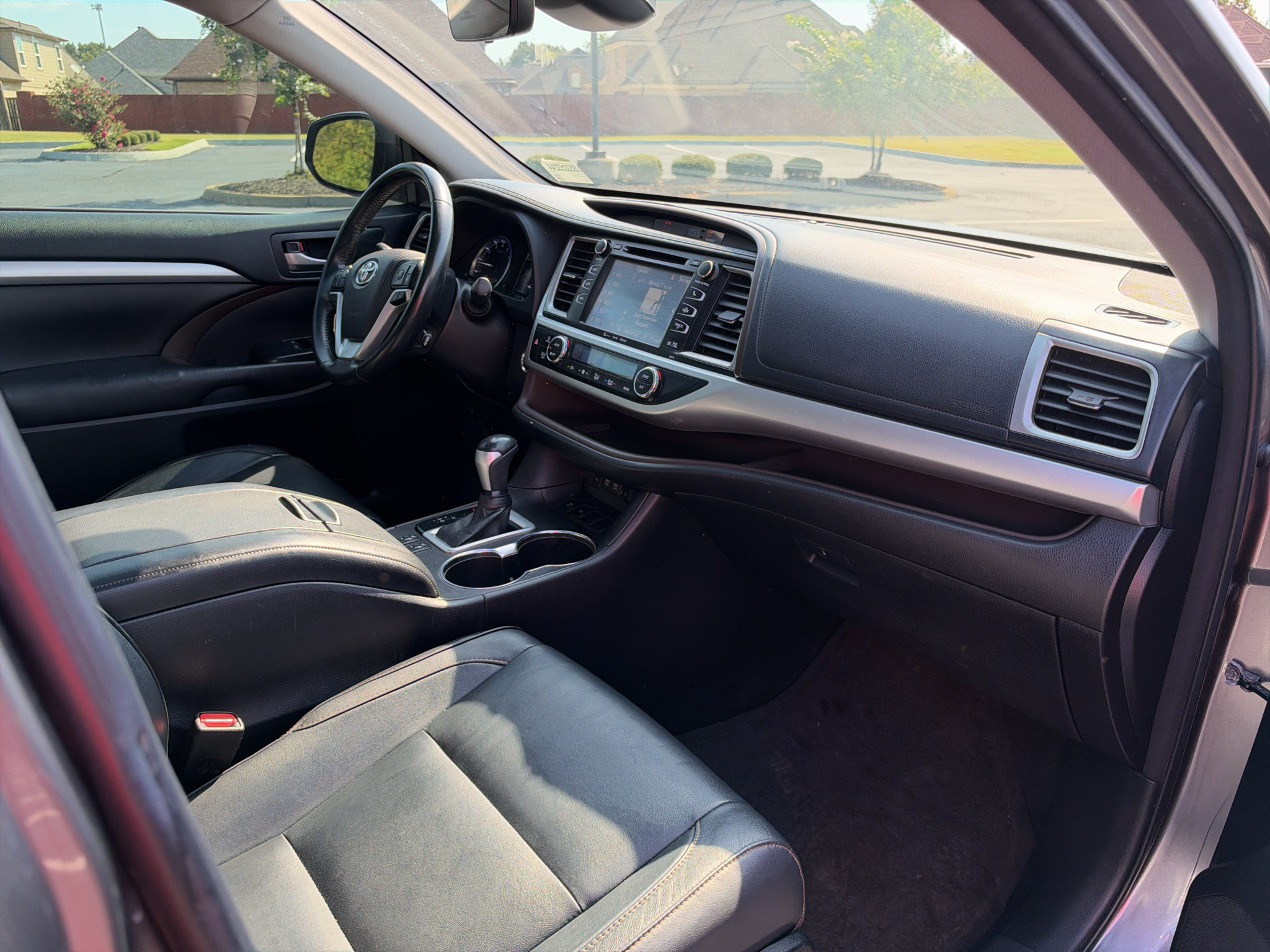 Used 2018 Toyota Highlander XLE FWD image 19