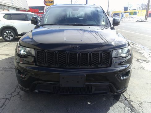 Used 2017 Jeep Grand Cherokee Altitude image 10