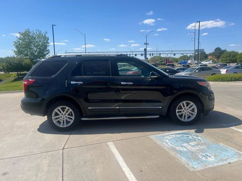 Used 2014 Ford Explorer XLT w/ Equipment Group 202A AWD/4WD image 5