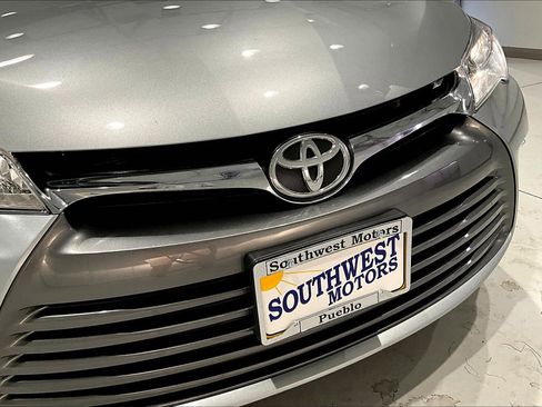 Used 2016 Toyota Camry XLE w/ Moonroof Package image 32