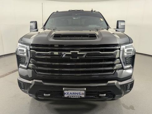 Used 2024 Chevrolet Silverado 3500 High Country w/ Technology Package AWD/4WD image 3