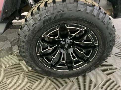 Used 2021 Jeep Gladiator Overland image 12