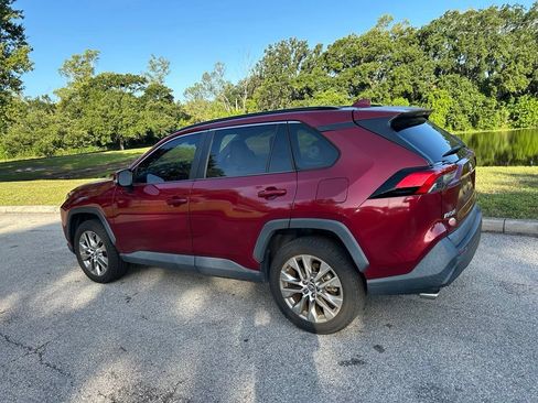 Used 2021 Toyota RAV4 XLE Premium FWD image 4