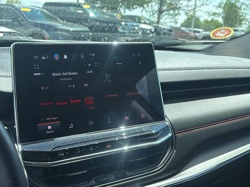 Used 2022 Jeep Compass Trailhawk w/ Trailhawk Convenience Group AWD/4WD image 19