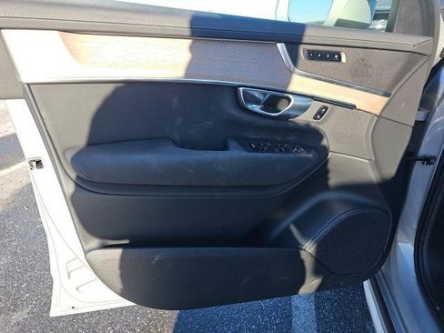 Used 2025 Volvo XC90 B6 Plus image 6