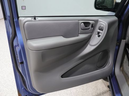 Used 2007 Chrysler Town & Country Touring w/ Leather Interior Group FWD image 13