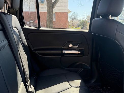 Used 2024 Mercedes-Benz GLB 250 image 25