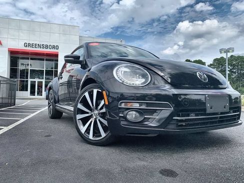 Used 2018 Volkswagen Beetle 2.0T SE FWD image 2