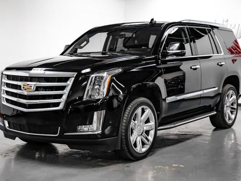 Used 2018 Cadillac Escalade Luxury RWD image 9