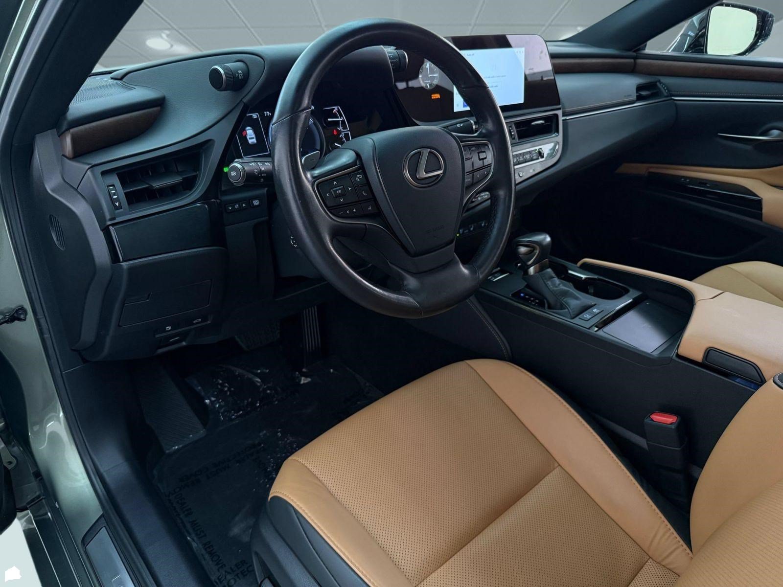 Used 2025 Lexus ES 300h w/ Premium Package FWD image 4