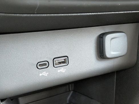 Certified 2024 Buick Encore GX Preferred FWD image 42