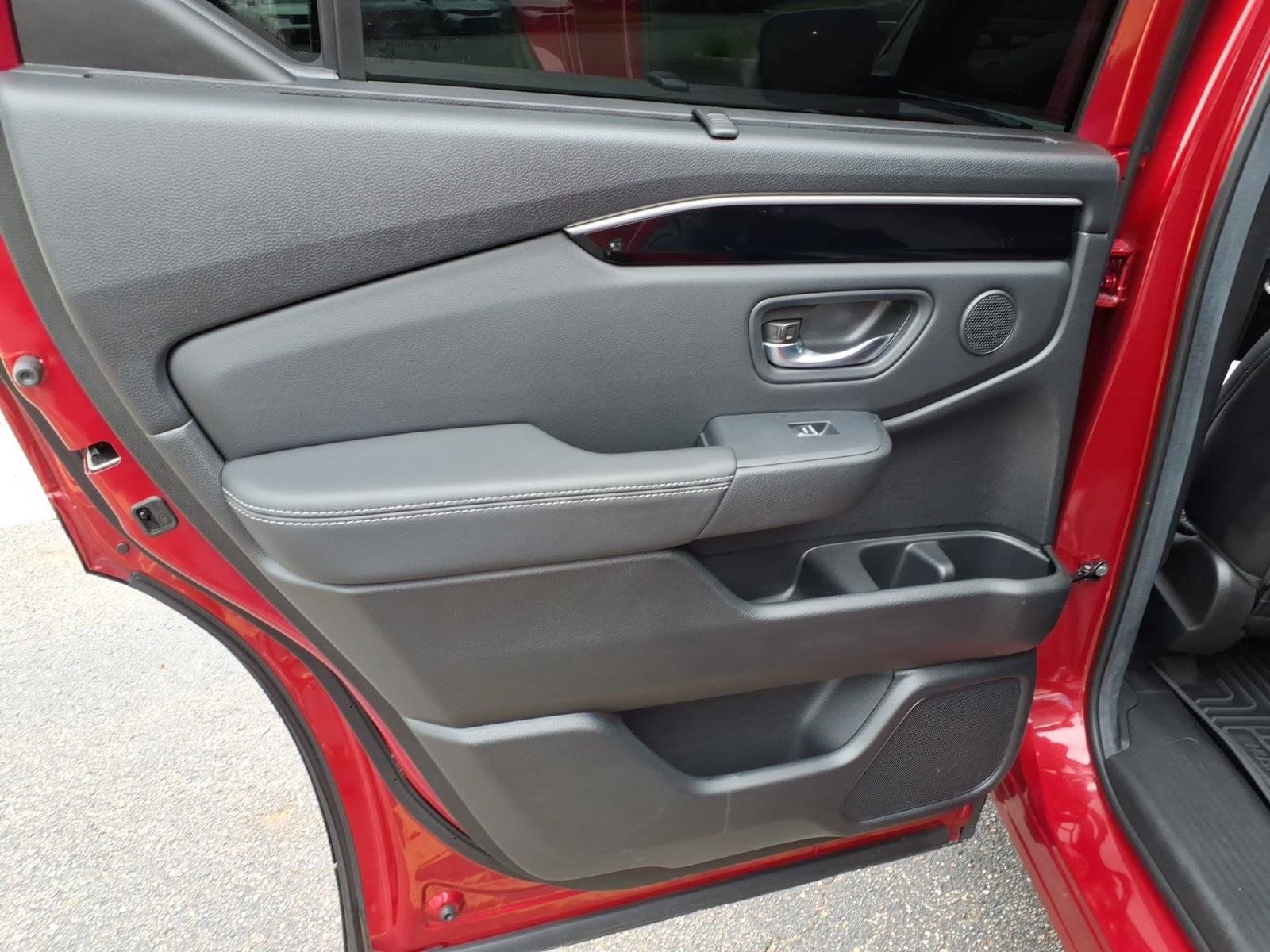 Certified 2025 Honda Pilot EX-L image 8