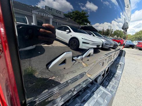 Used 2018 Toyota Tacoma SR w/ SR Convenience Package AWD/4WD image 4